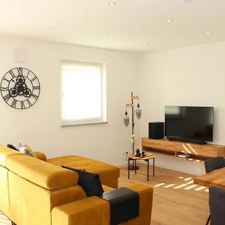 Ada4, Apartment Mit Kueche, Badewanne, Balkon, Terrasse, Parkplatz Am Haus, Ruhig Gelegen Kulmbach Exterior foto