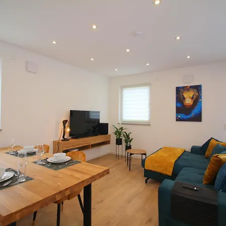 Ada4, Apartment Mit Kueche, Badewanne, Balkon, Terrasse, Parkplatz Am Haus, Ruhig Gelegen Kulmbach Exterior foto