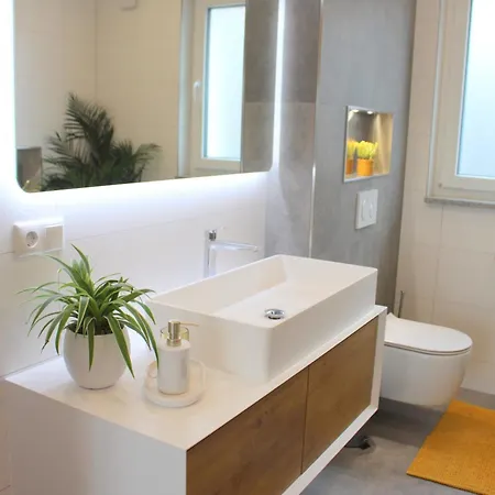 Ada4, Apartment Mit Kueche, Badewanne, Balkon, Terrasse, Parkplatz Am Haus, Ruhig Gelegen Kulmbach Exterior foto