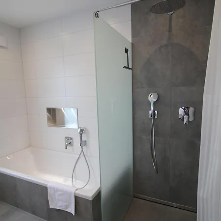 Ada4, Apartment Mit Kueche, Badewanne, Balkon, Terrasse, Parkplatz Am Haus, Ruhig Gelegen Kulmbach Exterior foto