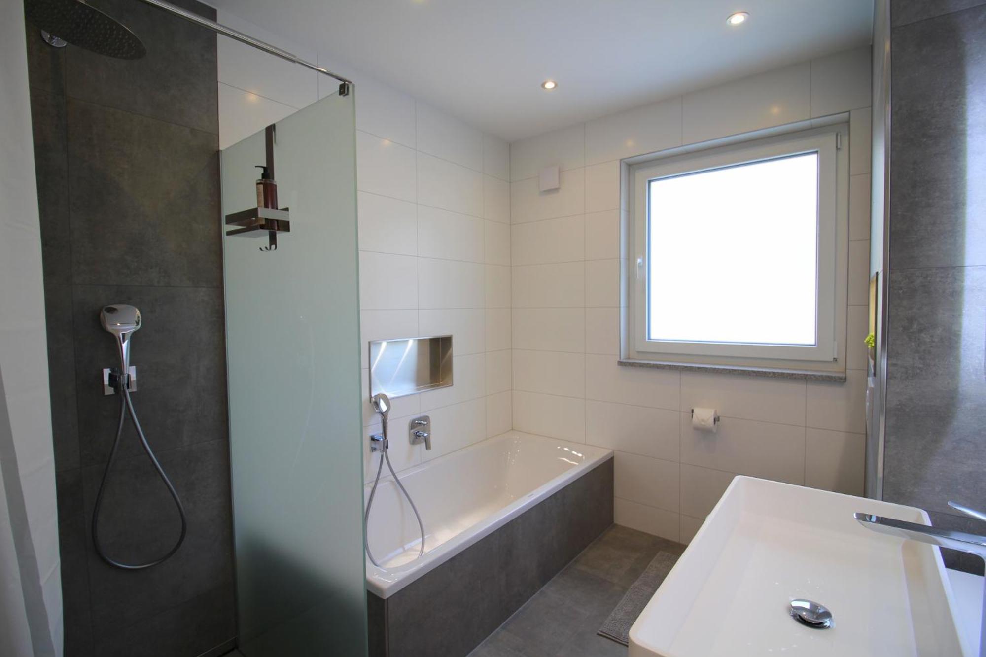 Ada4, Mit Kueche, Badewanne, Balkon, Terrasse, Parkplatz Am Haus, Ruhig Gelegen