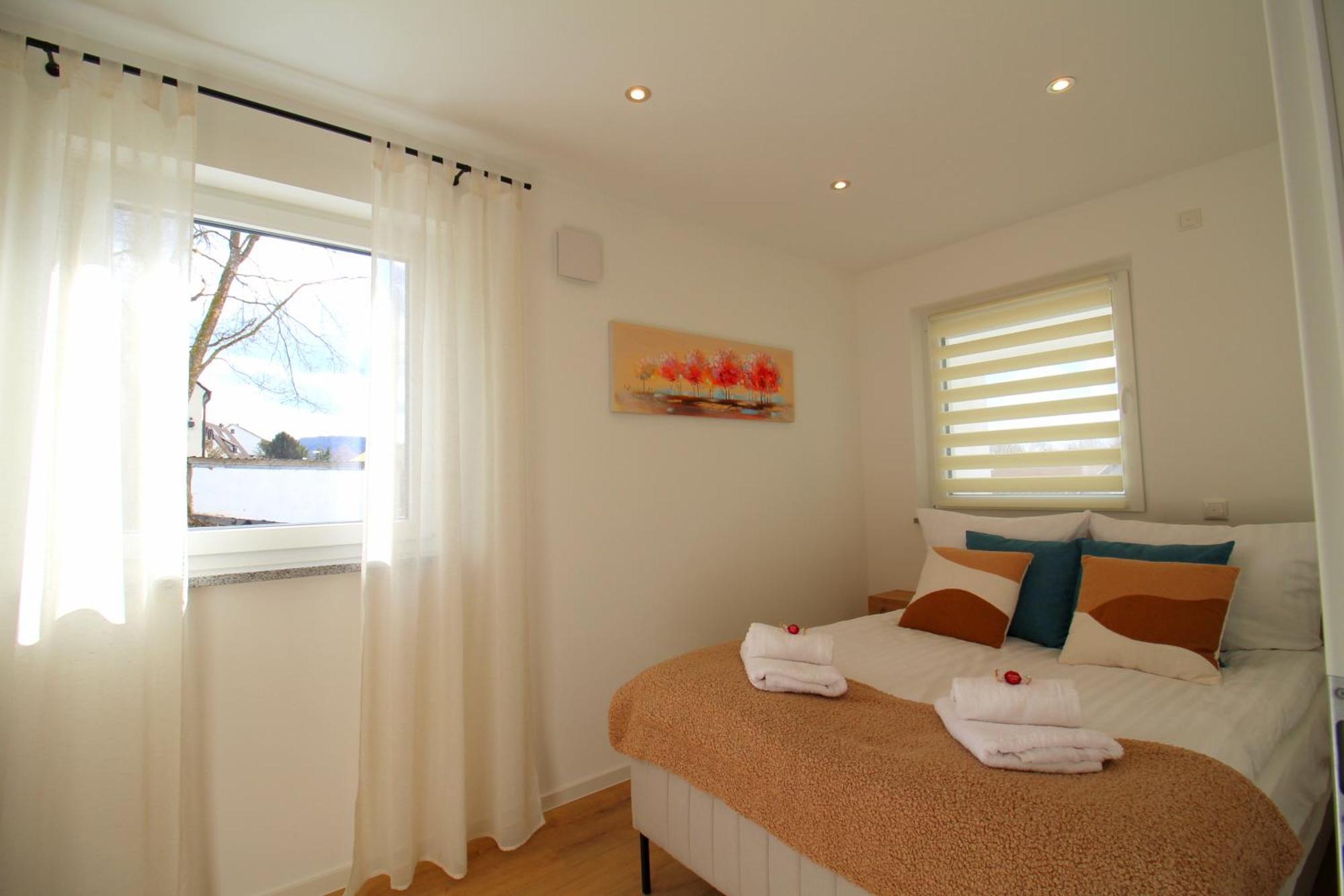 Apartment Ada4, Mit Kueche, Badewanne, Balkon, Terrasse, Parkplatz Am Haus, Ruhig Gelegen Kulmbach