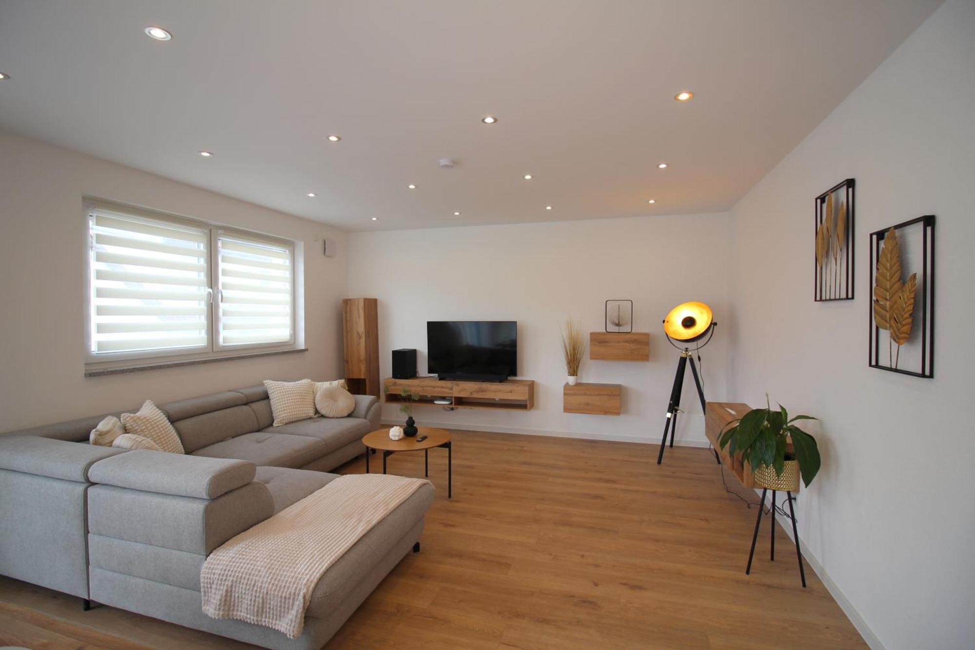 Ada4, Mit Kueche, Badewanne, Balkon, Terrasse, Parkplatz Am Haus, Ruhig Gelegen *