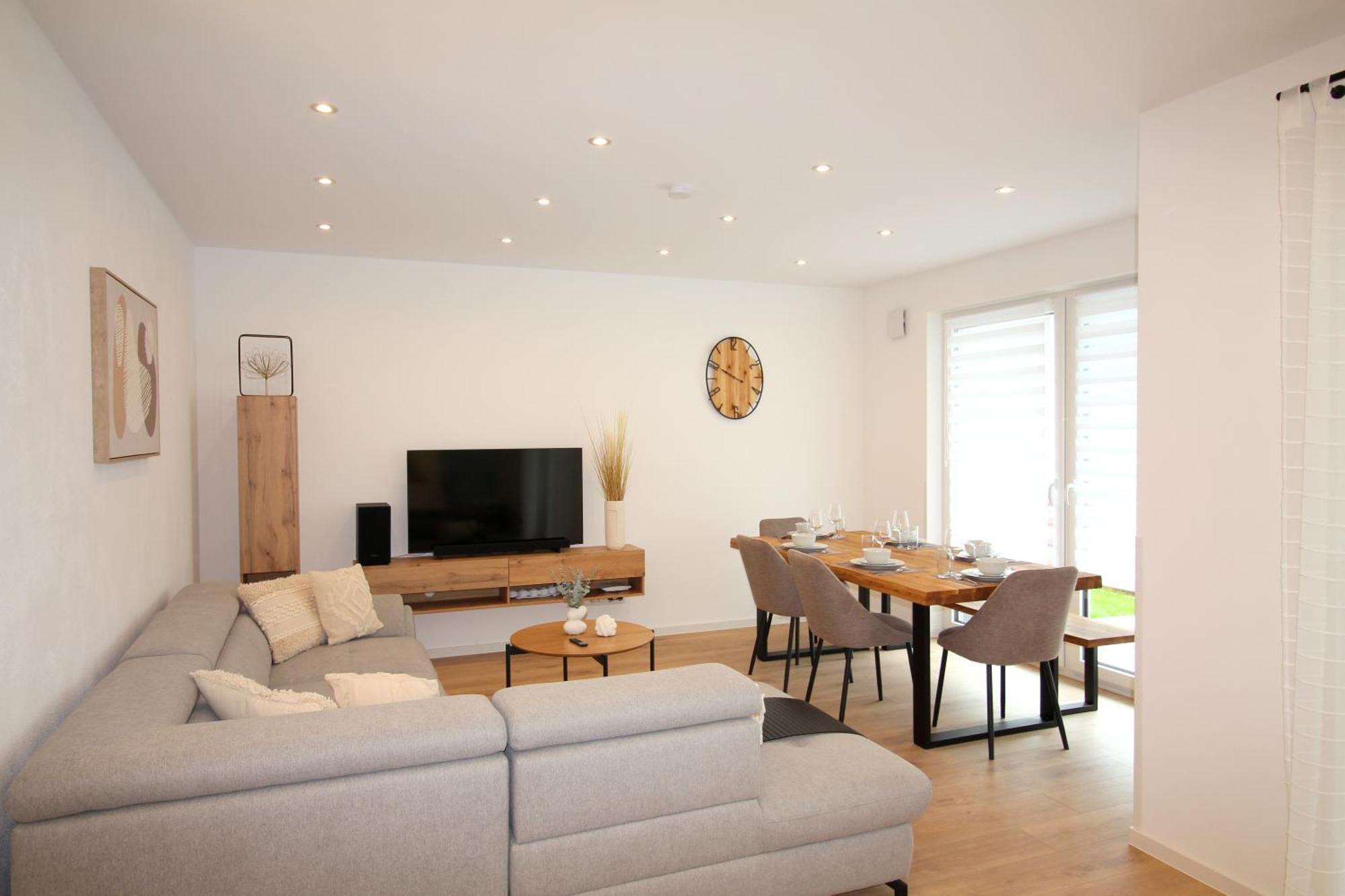 Ada4, Mit Kueche, Badewanne, Balkon, Terrasse, Parkplatz Am Haus, Ruhig Gelegen *